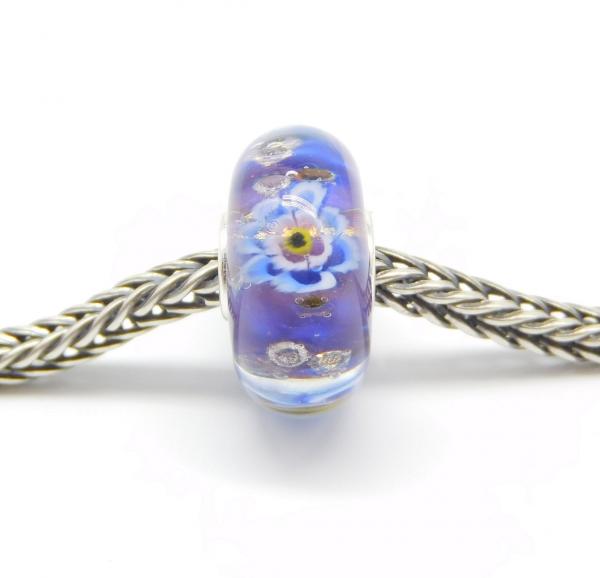 Violet Blue Flower Monroe - Elfbeads Glass - live photo